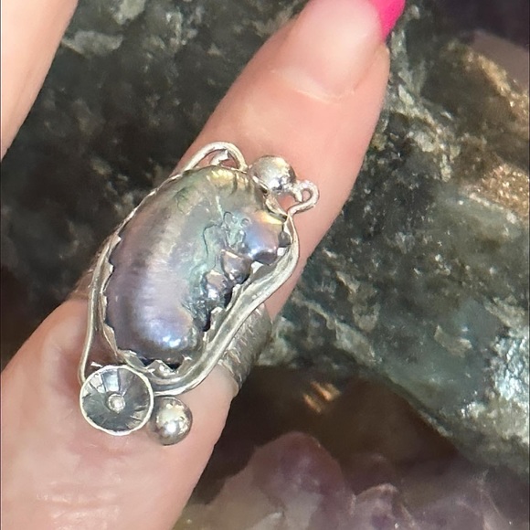 Iridescent Biwa pearl sterling silver southwestern ring - Picture 4 of 7
